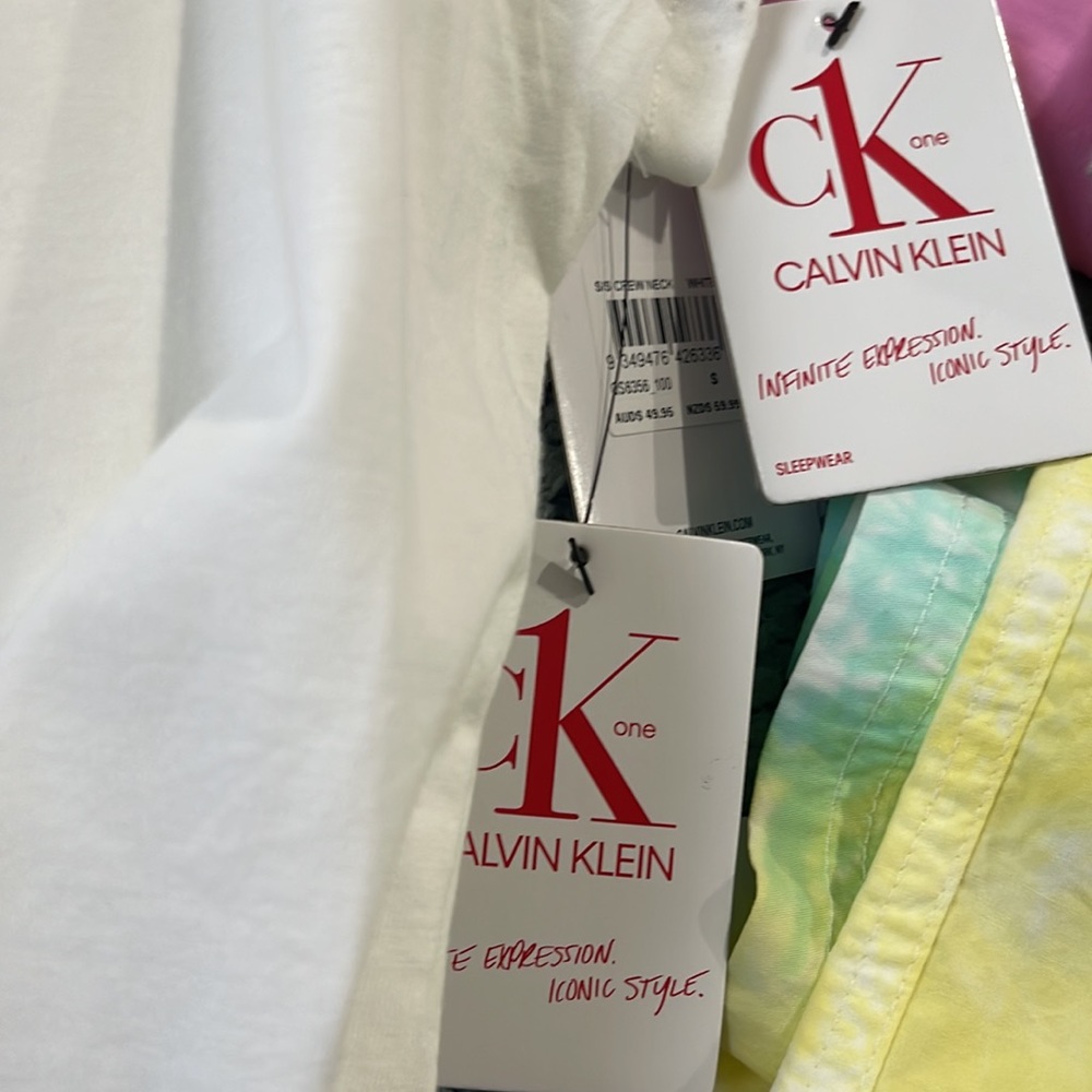 Calvin Klein NWT CREW NECK T-Shirt RRP $50 !! Bundle & save - Picture 4 of 5
